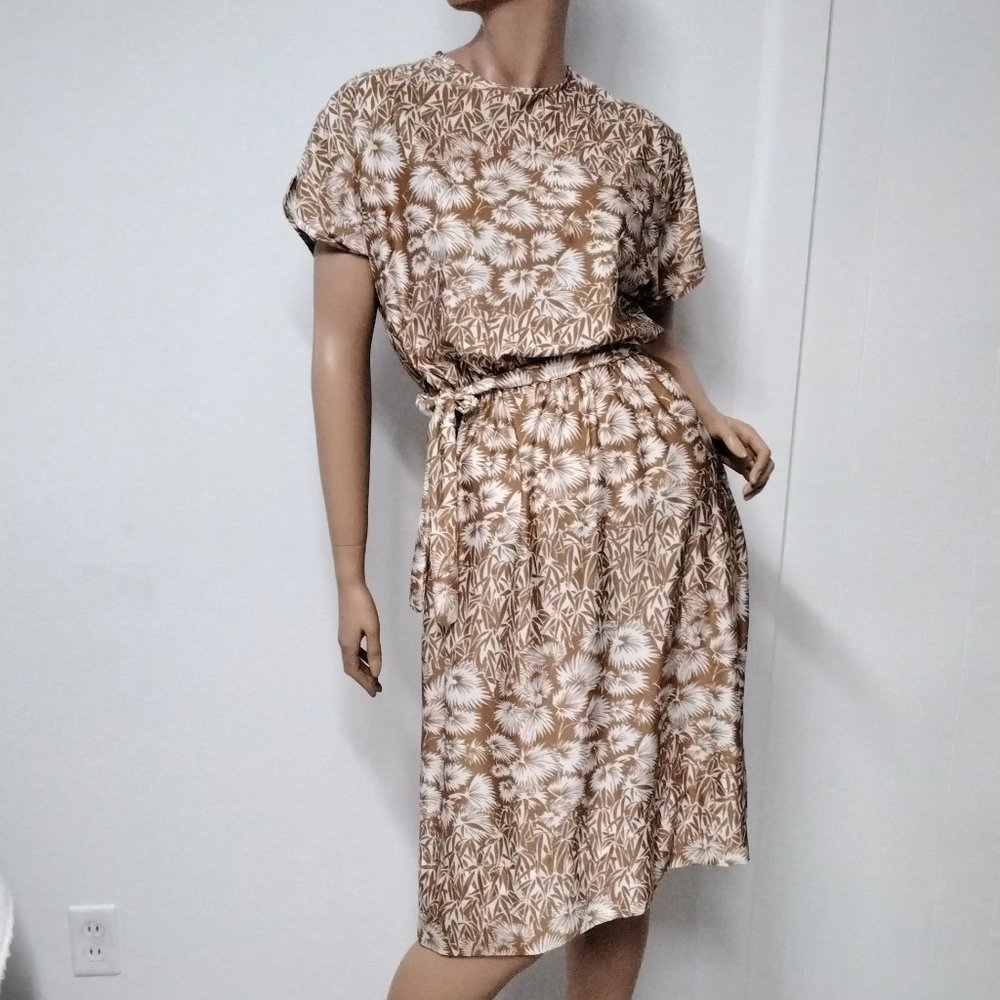 Vintage Dress Size S/M Handmade Tan White Relaxed Office Career Elegant Non-Iron